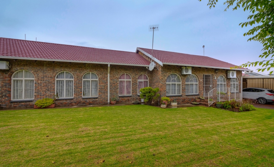 5 Bedroom Property for Sale in Jordania Free State